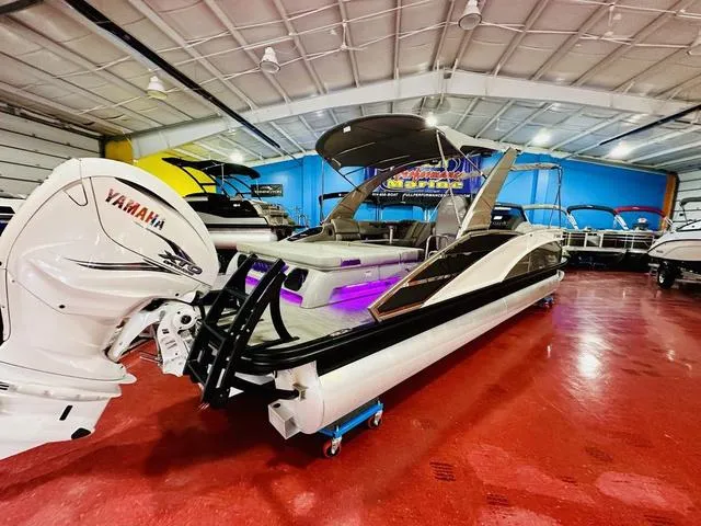 Slide: The Image of 2023 Bennington 25 RXSBA pontoon boat with Yamaha engine in showroom. - 3