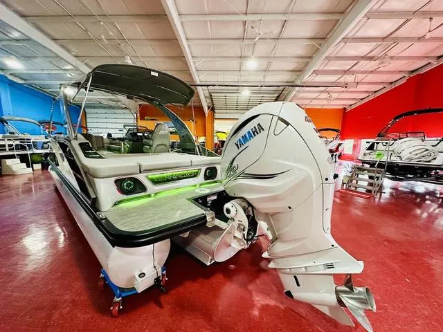 Slide: The Image of 2023 Bennington 25 RXSBA boat with Yamaha engine in showroom, featuring sleek design and modern amenities. - 6