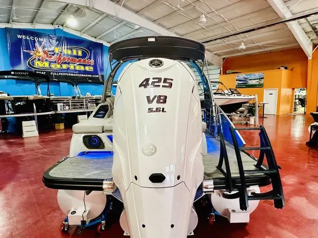 Slide: The Image of 2023 Bennington 25 RXSBA boat with 425 V8 5.6L engine in showroom. - 7