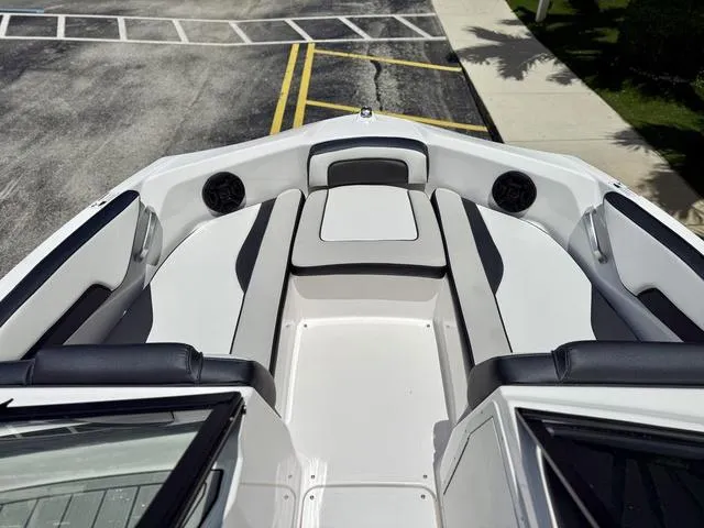 Slide: The Image of Yamaha SX195 2025 - 13