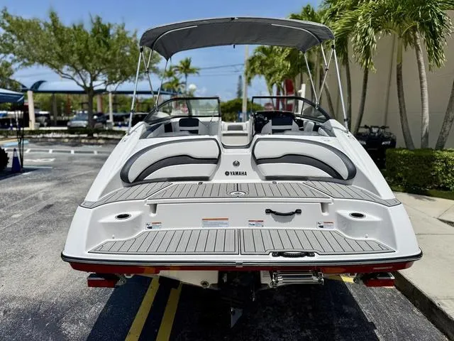 Slide: The Image of Yamaha SX195 2025 - 2