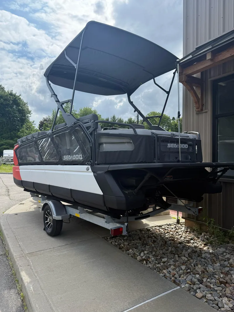 Slide: The Image of Sea-Doo Switch Cruise 21 2025 - 3