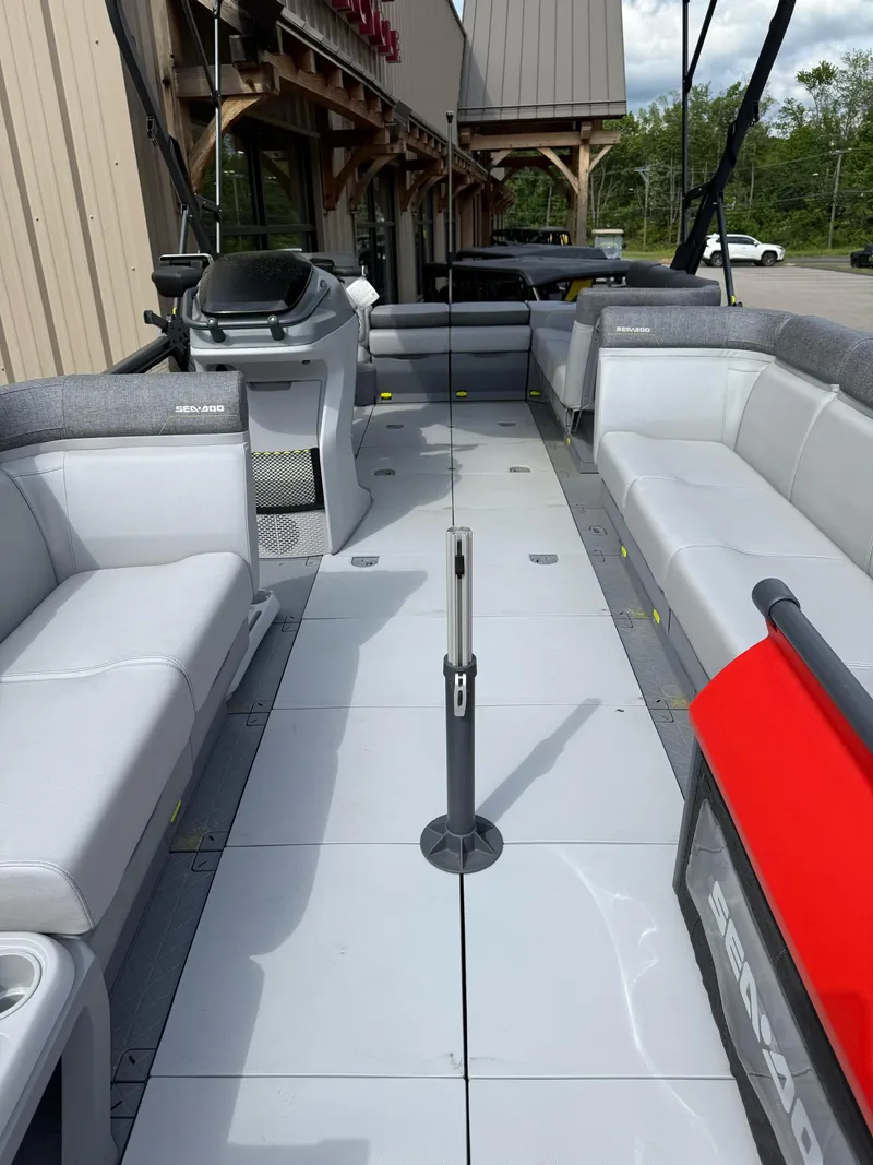 Slide: The Image of Sea-Doo Switch Cruise 21 2025 - 5