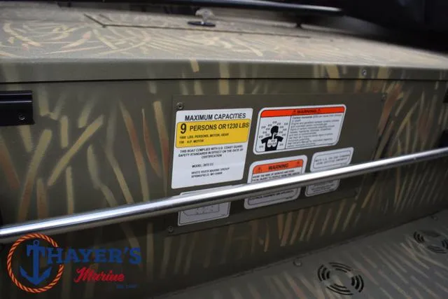 Slide: The Image of 2023 Tracker GRIZZLY® 2072 CC boat capacity label, maximum 9 persons or 1320 lbs. - 25