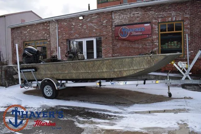 Slide: The Image of 2023 Tracker GRIZZLY® 2072 CC boat on trailer outside Thayer's Marine. - 37