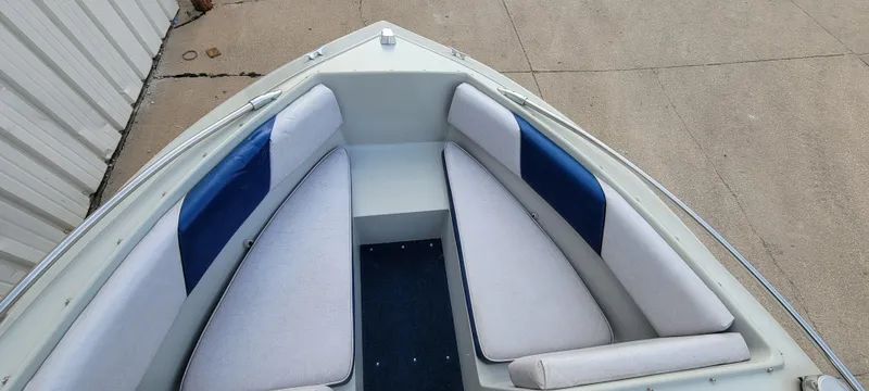 Slide: The Image of 1986 Four Winns 160 Freedom boat interior with white and blue seating. - 12