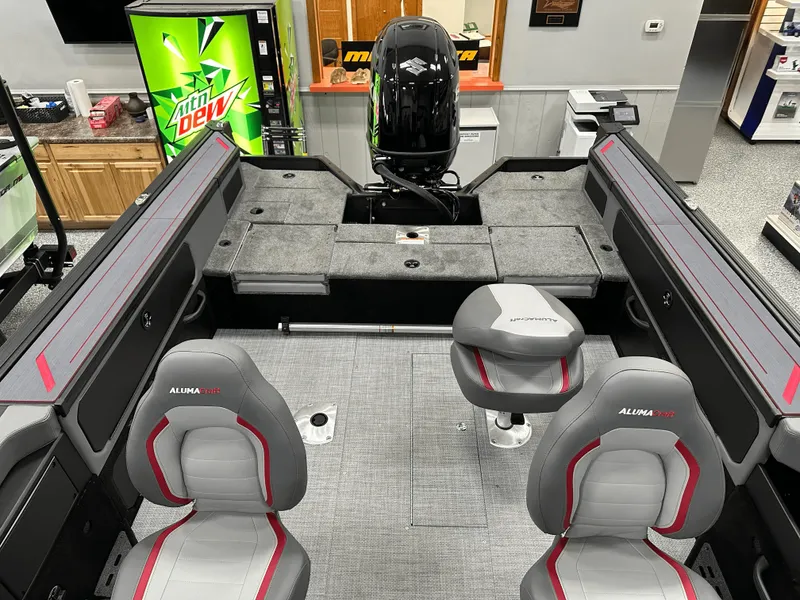 Slide: The Image of 2025 Alumacraft Trophy 185X Sport interior with Suzuki engine and Hummingbird MEGA Live box. - 12