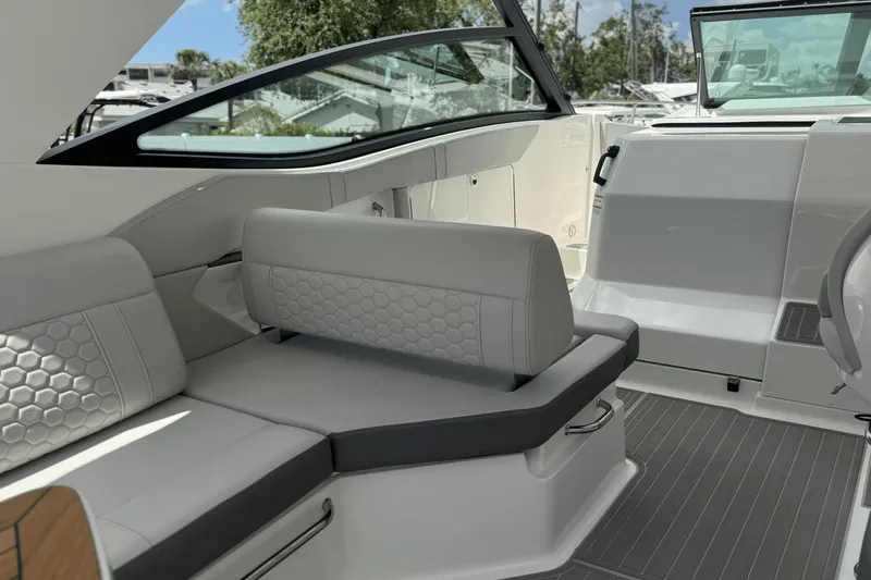 Slide: The Image of Sea Ray Sundancer 320 Outboard 2023 - 14