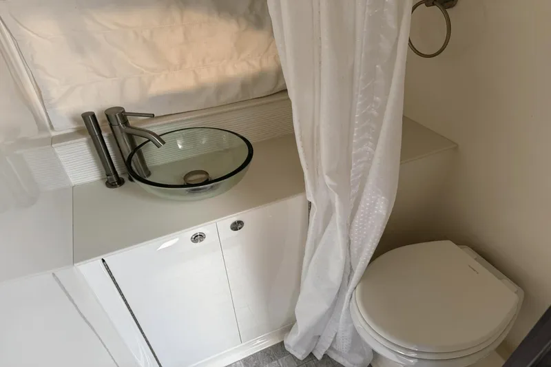 Slide: The Image of Sea Ray Sundancer 320 Outboard 2023 - 26