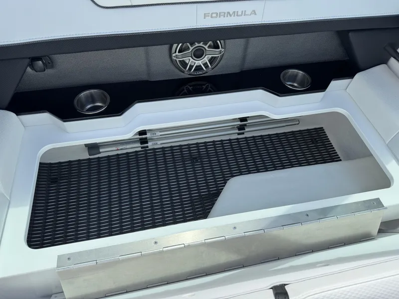 Slide: The Image of Formula 330 Crossover Bowrider I/O 2025 - 60