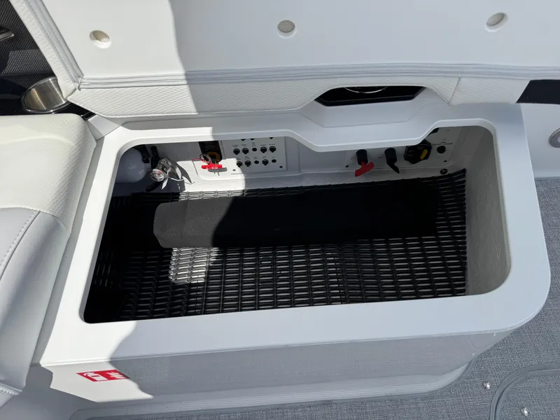 Slide: The Image of Formula 330 Crossover Bowrider I/O 2025 - 61