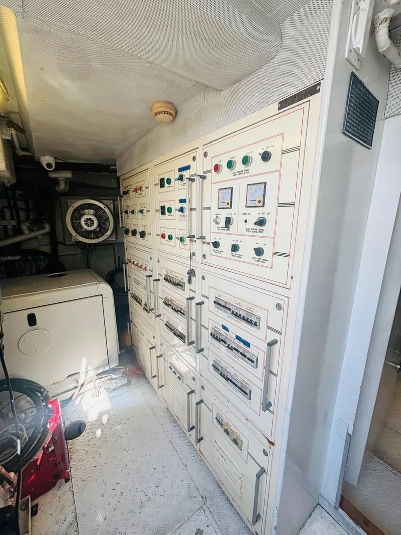 Slide: The Image of Falcon Motoryacht 2000 - 68