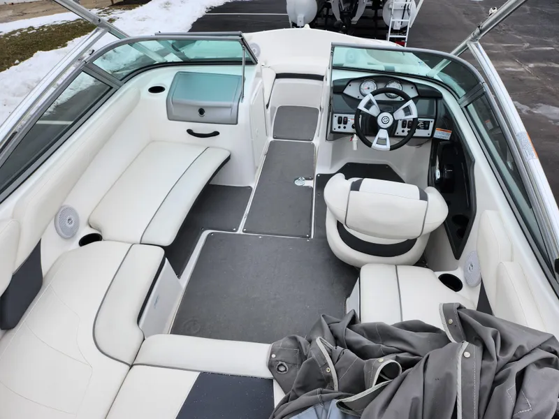 Slide: The Image of 2014 Yamaha Boats AR190 interior with white seating and steering wheel. - 10
