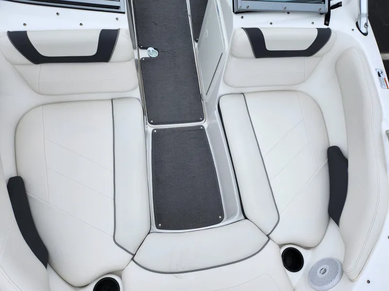 Slide: The Image of 2014 Yamaha Boats AR190 interior with white cushioned seating and gray accents. - 17