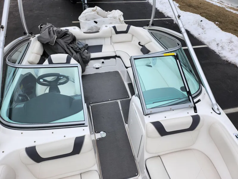 Slide: The Image of 2014 Yamaha AR190 boat interior with white seating and steering wheel. - 18