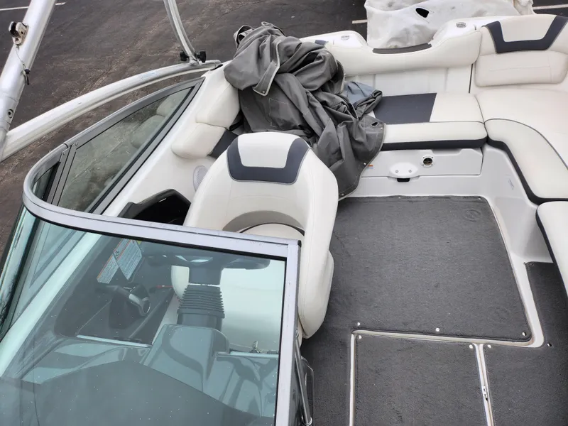Slide: The Image of 2014 Yamaha Boats AR190 interior with white seating and gray flooring. - 19