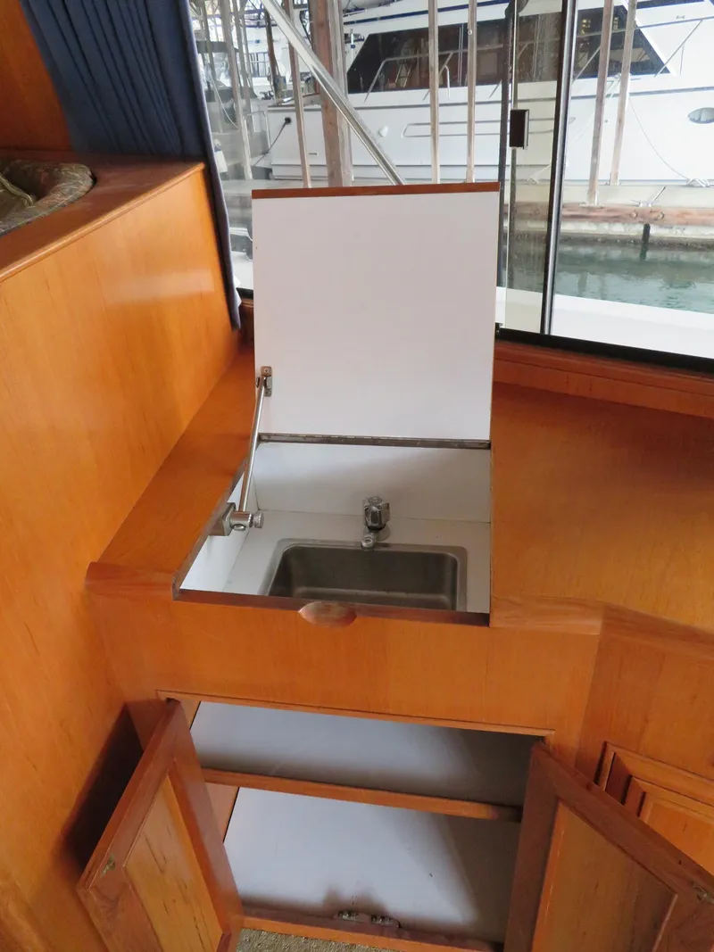 Slide: The Image of Ocean Alexander 48 Cockpit Motoryacht 1990 - 63