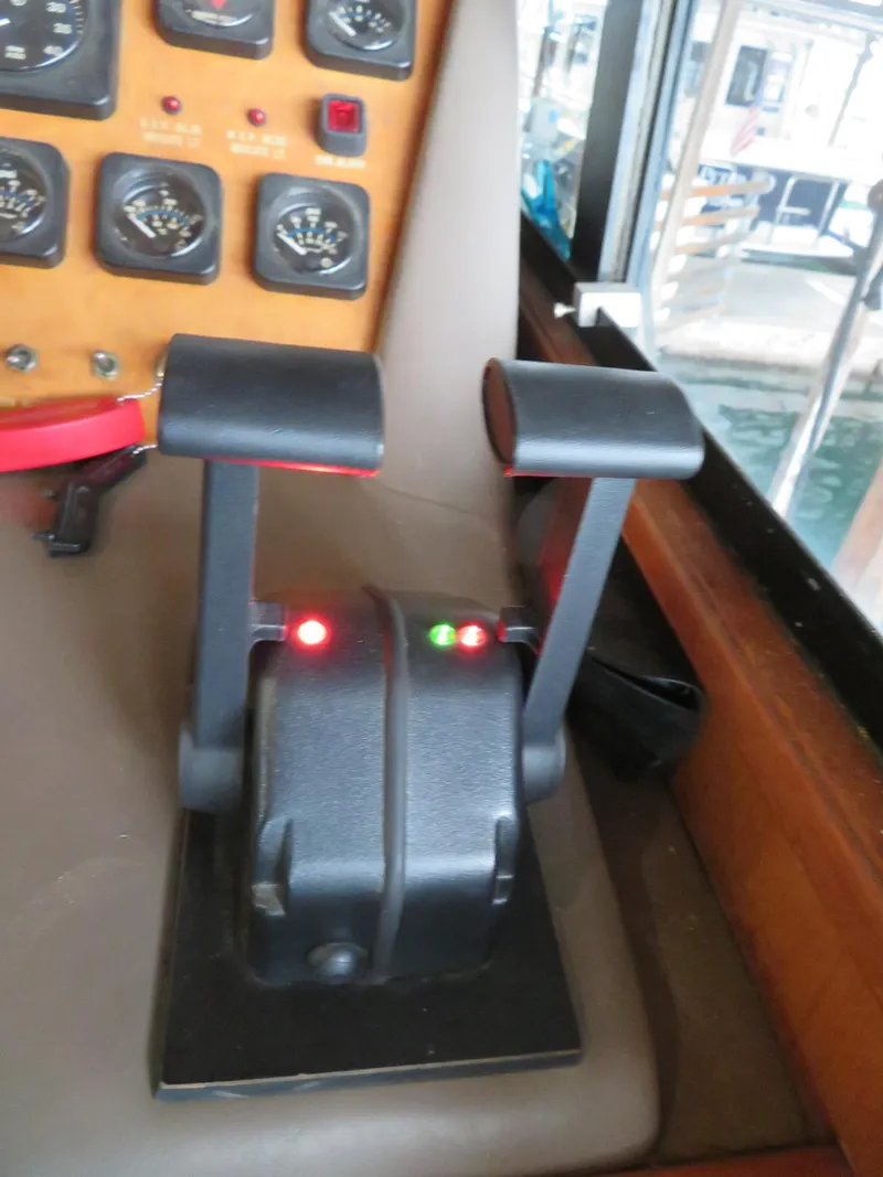 Slide: The Image of Ocean Alexander 48 Cockpit Motoryacht 1990 - 69