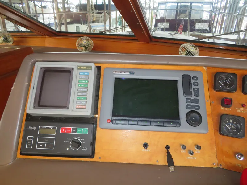 Slide: The Image of Ocean Alexander 48 Cockpit Motoryacht 1990 - 70