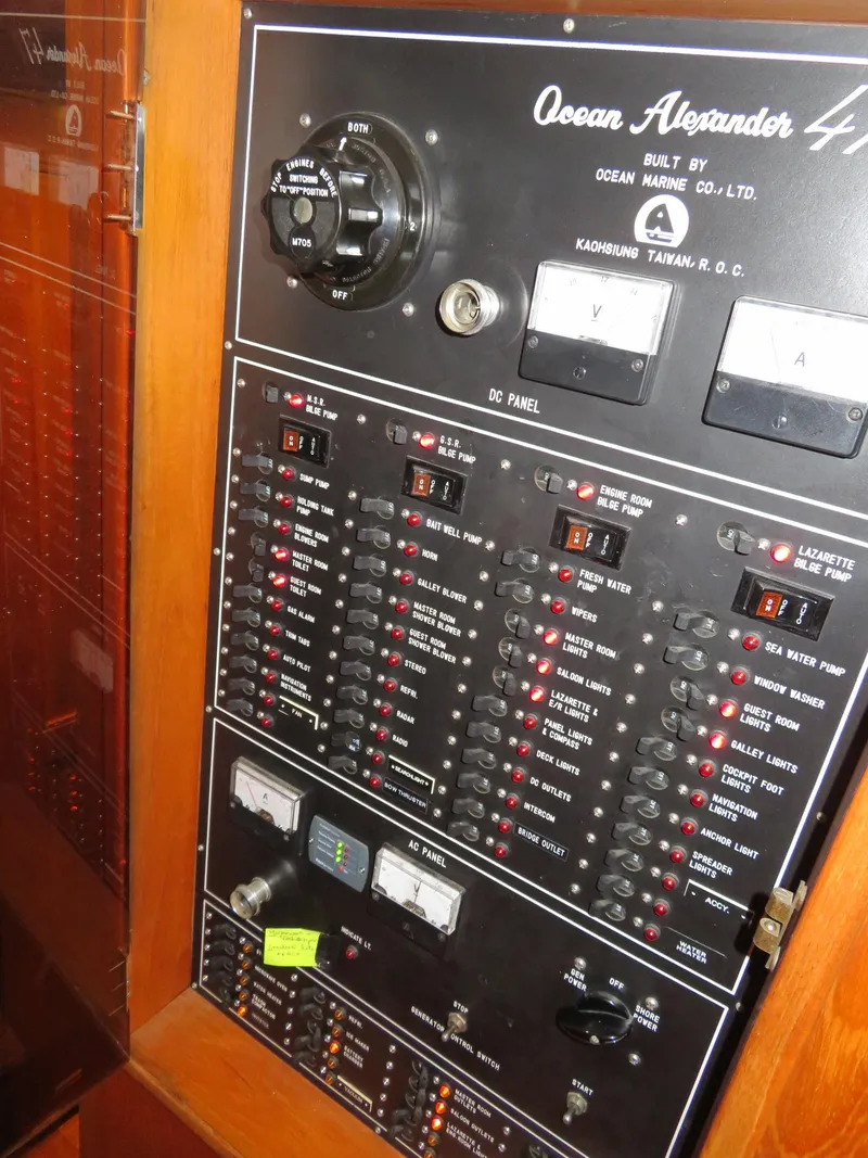 Slide: The Image of Ocean Alexander 48 Cockpit Motoryacht 1990 - 73