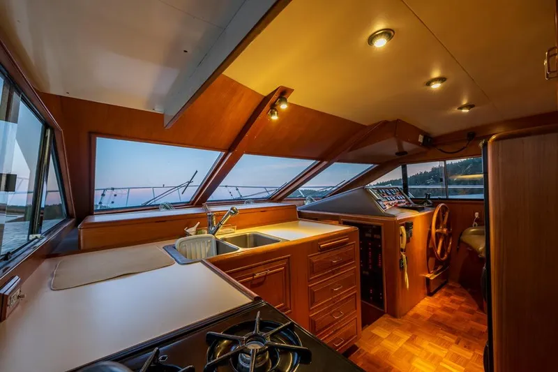 Slide: The Image of Ocean Alexander 48 Cockpit Motoryacht 1990 - 75