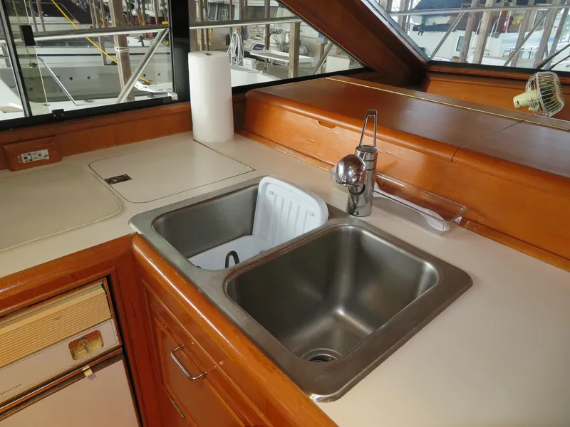 Slide: The Image of Ocean Alexander 48 Cockpit Motoryacht 1990 - 82