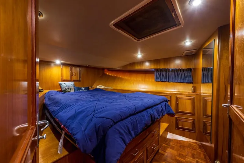 Slide: The Image of Ocean Alexander 48 Cockpit Motoryacht 1990 - 86