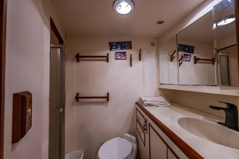 Slide: The Image of Ocean Alexander 48 Cockpit Motoryacht 1990 - 89