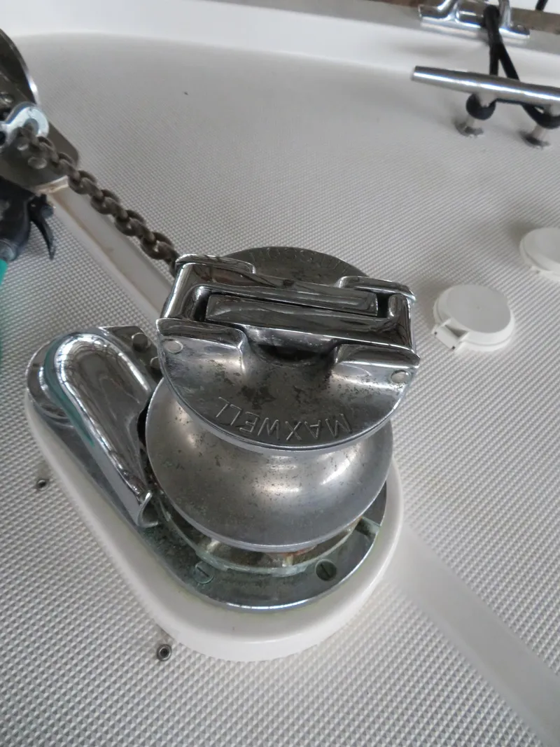 Slide: The Image of Anchor winch on 1990 Ocean Alexander 48 Cockpit Motoryacht deck. - 25
