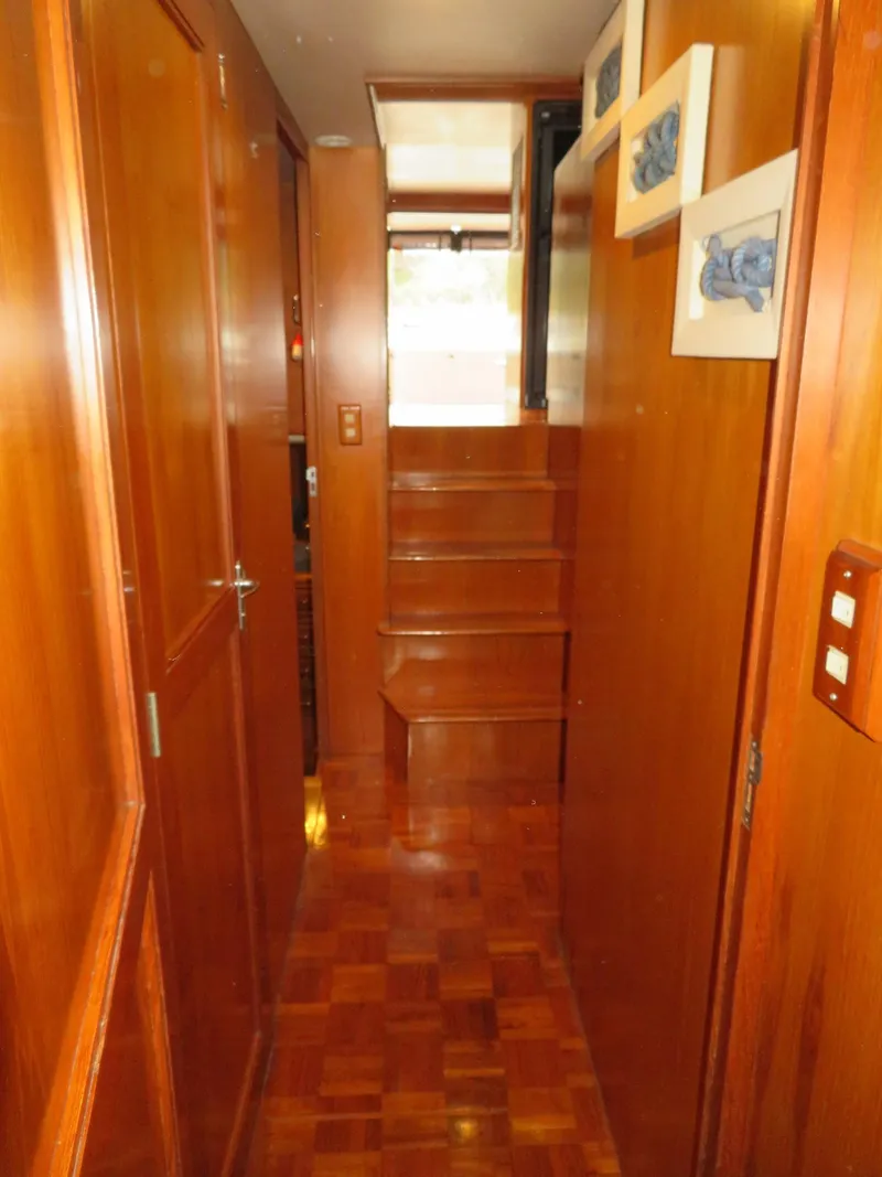 Slide: The Image of Ocean Alexander 48 Sedan 1990 - 85