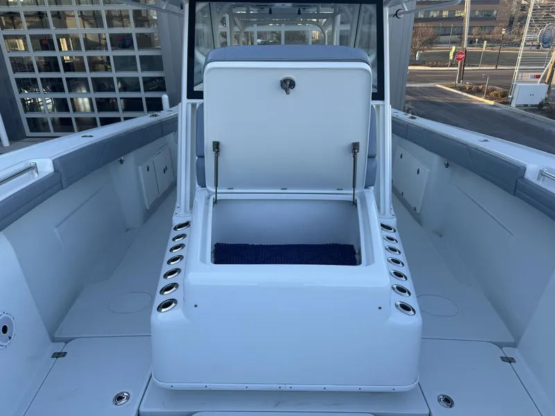 Slide: The Image of Yellowfin 42 Offshore 2022 - 6