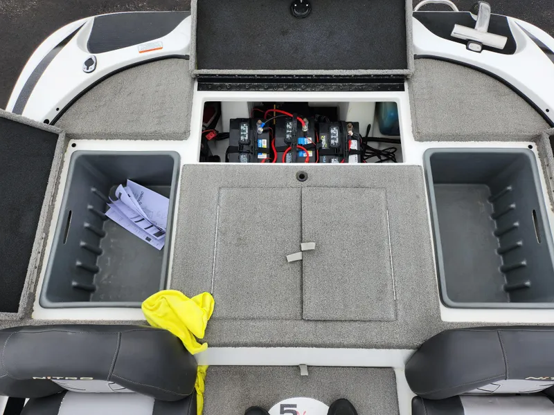Slide: The Image of 2016 Nitro Z18 boat interior with storage compartments and battery setup. - 23