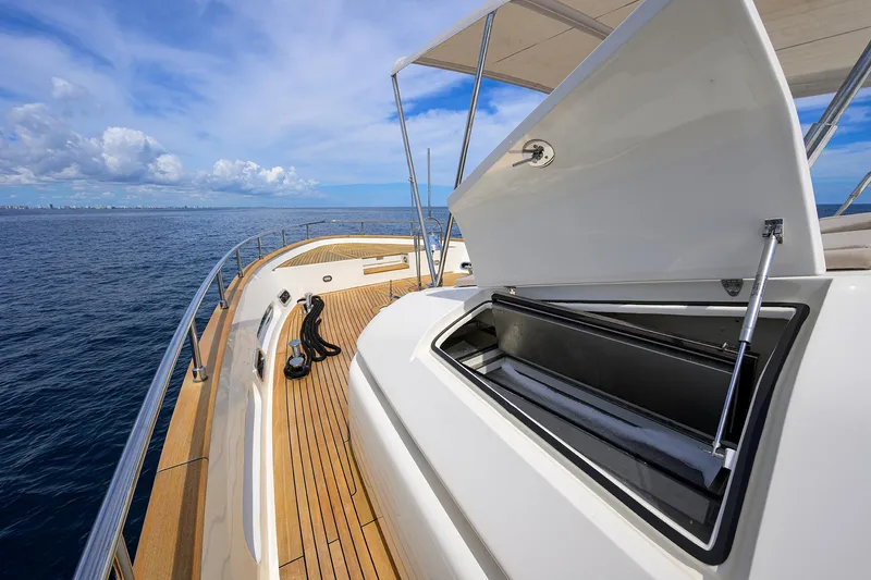 Slide: The Image of Custom Ferretti 124 Argento - Bow Fender - 163