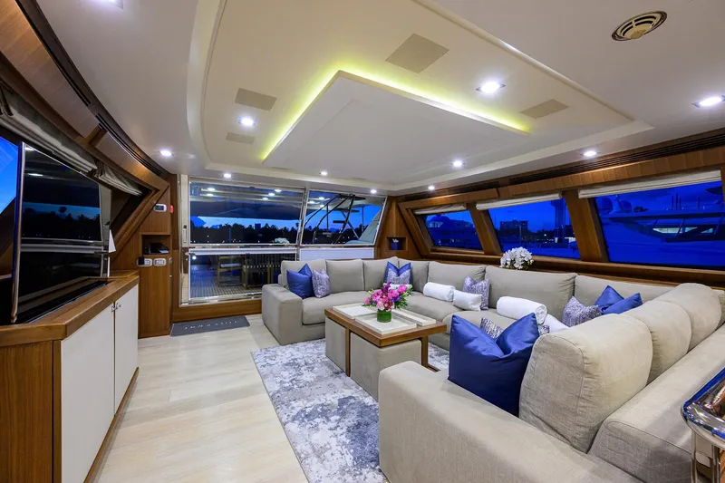 Slide: The Image of Custom Ferretti 124 Argento - Sky Lounge - 169