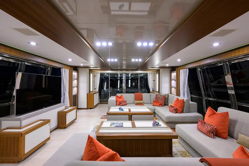 Slide: The Image of Custom Ferretti 124 Argento - Salon - 5