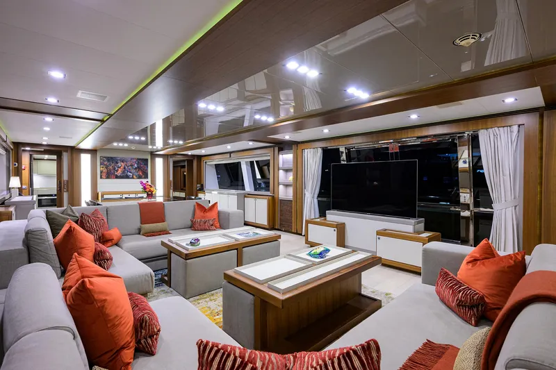 Slide: The Image of Custom Ferretti 124 Argento - Salon - 7