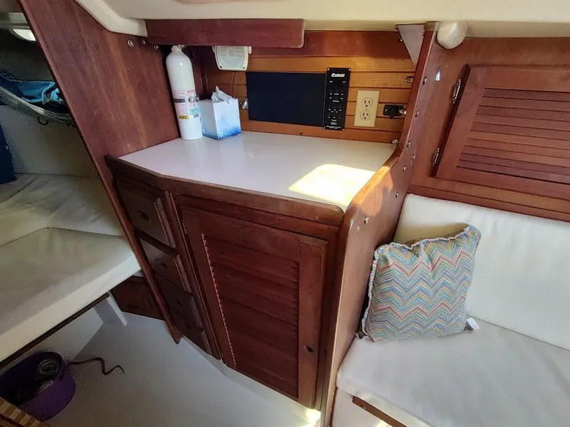 Slide: The Image of Catalina C-30 MKII 1990 - 72