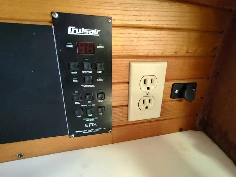 Slide: The Image of Catalina C-30 MKII 1990 - 73