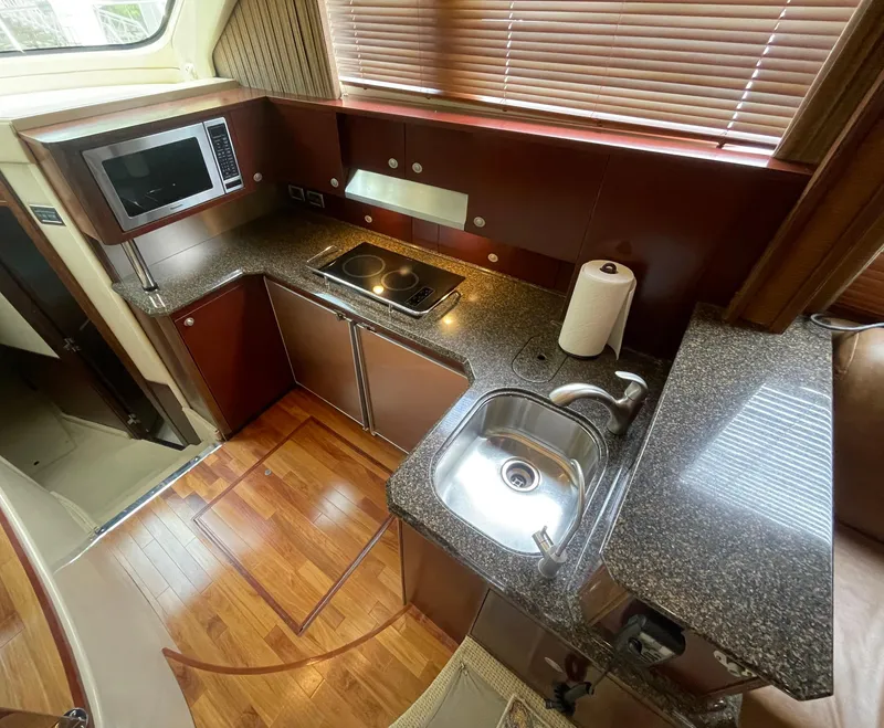 Slide: The Image of Sea Ray 500 Sedan Bridge 2005 - 50