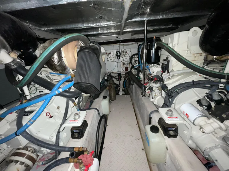 Slide: The Image of Sea Ray 500 Sedan Bridge 2005 - 65