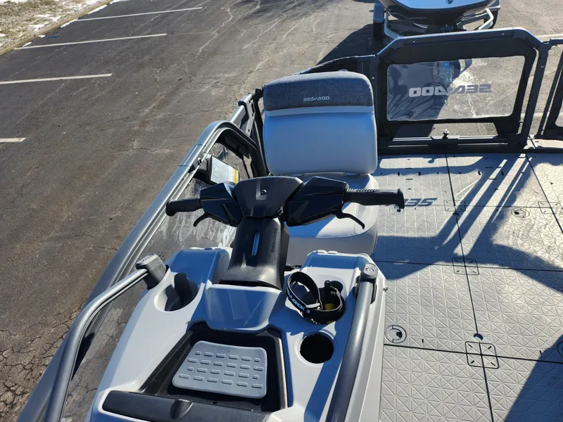 Slide: The Image of Sea-Doo Switch Compact 2022 - 12