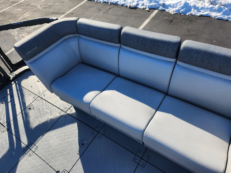 Slide: The Image of Sea-Doo Switch Compact 2022 - 13