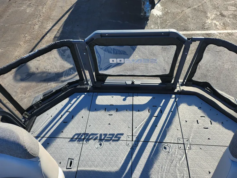 Slide: The Image of Sea-Doo Switch Compact 2022 - 14