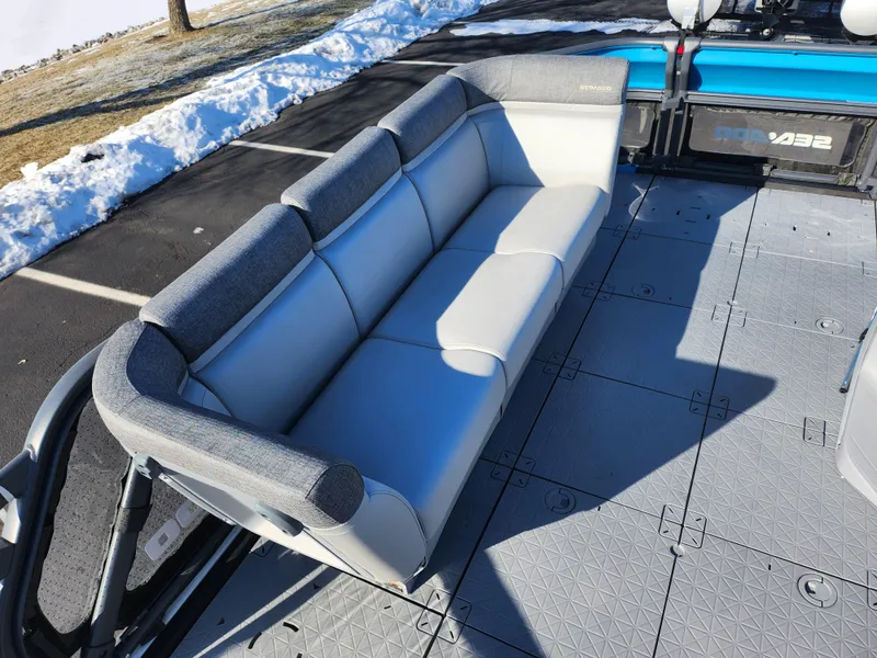 Slide: The Image of Sea-Doo Switch Compact 2022 - 15