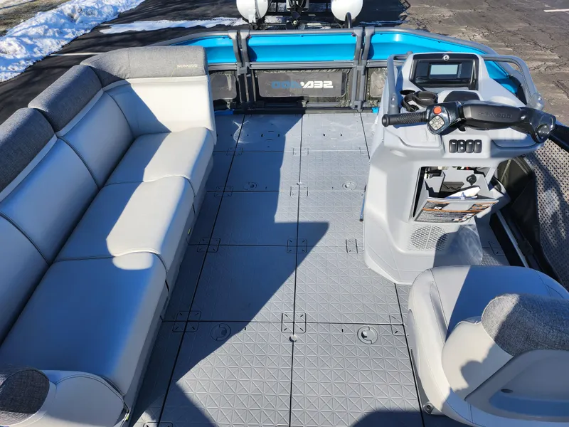 Slide: The Image of Sea-Doo Switch Compact 2022 - 16