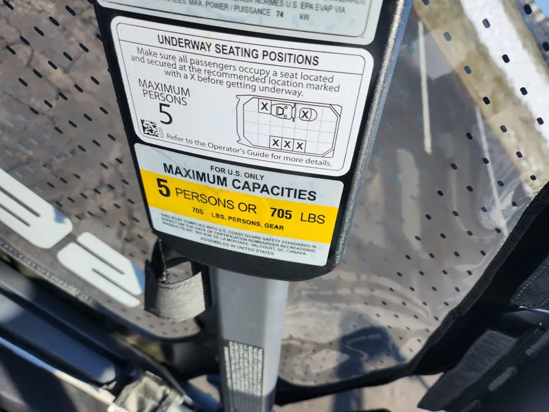 Slide: The Image of Sea-Doo Switch Compact 2022 - 18