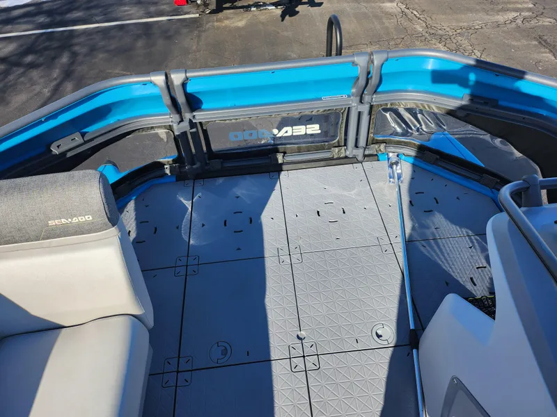 Slide: The Image of Sea-Doo Switch Compact 2022 - 19