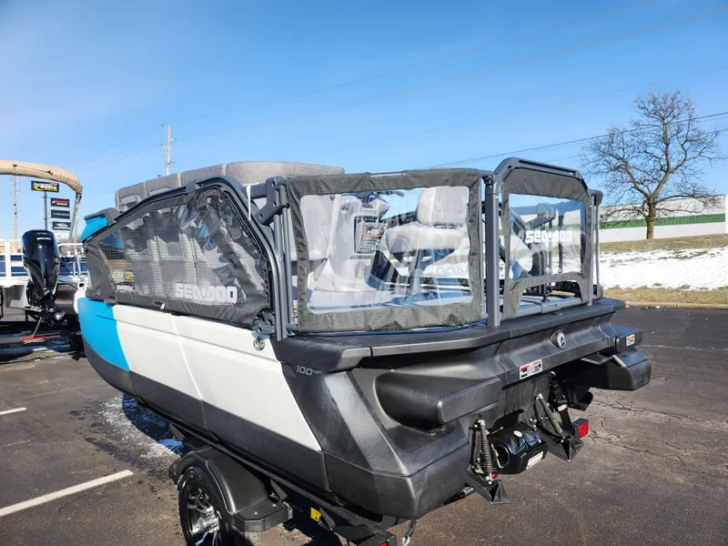 Slide: The Image of Sea-Doo Switch Compact 2022 - 3