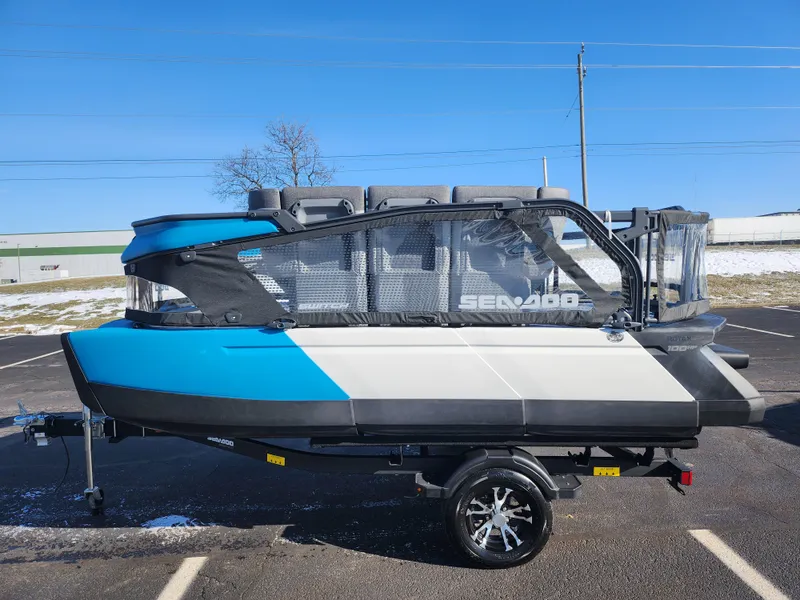 Slide: The Image of Sea-Doo Switch Compact 2022 - 4