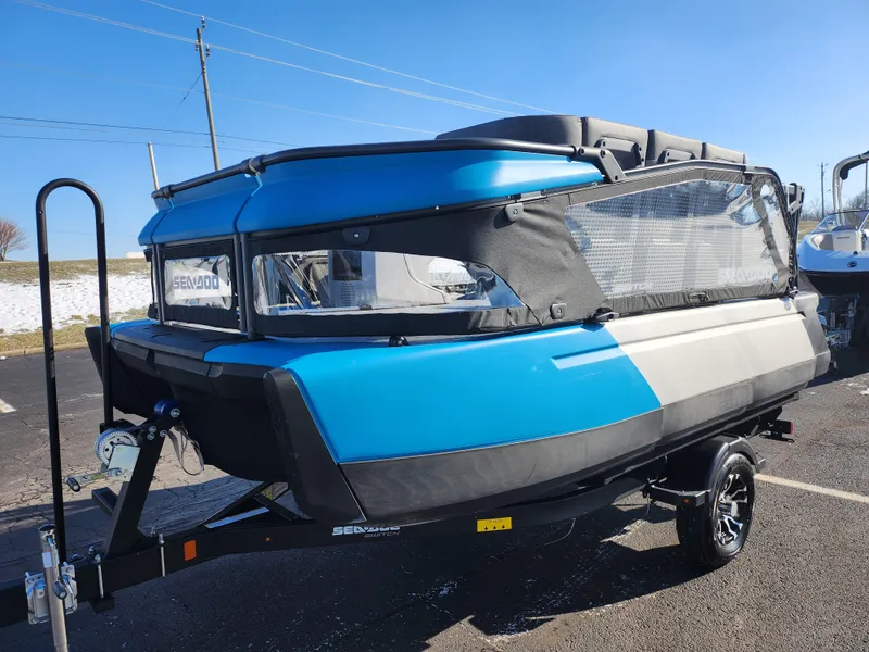 Slide: The Image of Sea-Doo Switch Compact 2022 - 5